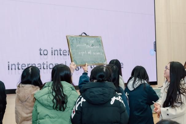 A04A6F9578854DC9C27DCC1DEC830F2E