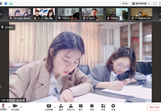 电脑屏幕前的人描述已自动生成